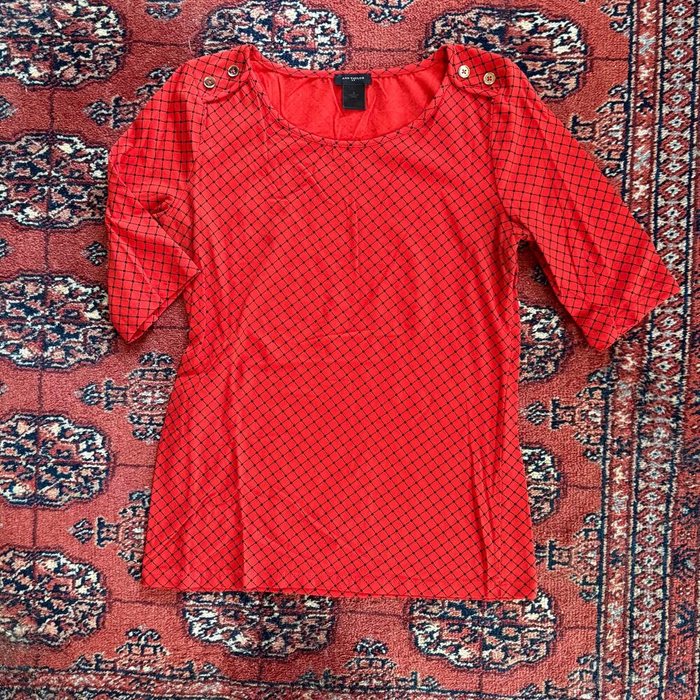 Ann‎ Taylor S PRISTINE Red/Black Grid Print Knit Scoop Neck Top Gold Buttons